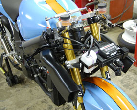 Brembo master cylinders, Ohlins steering damper